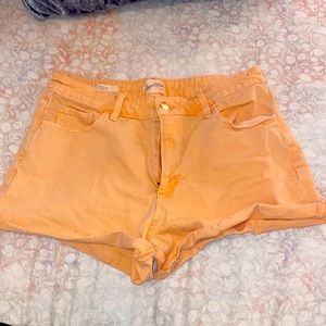 ORANGE DENIM SHORTS UNIVERSAL THREAD